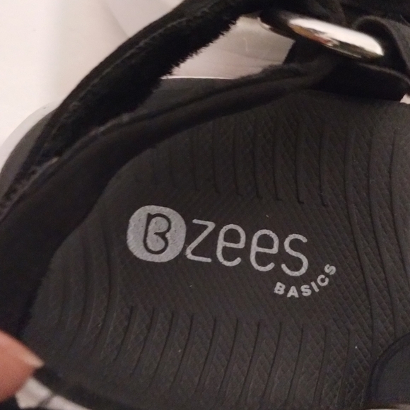 Bzees Poppyseed Sandals Knit Rhinestone - Picture 6 of 9